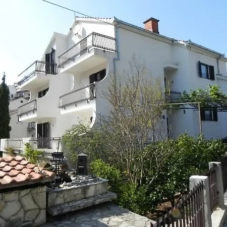 For 2 P. Διαμέρισμα
